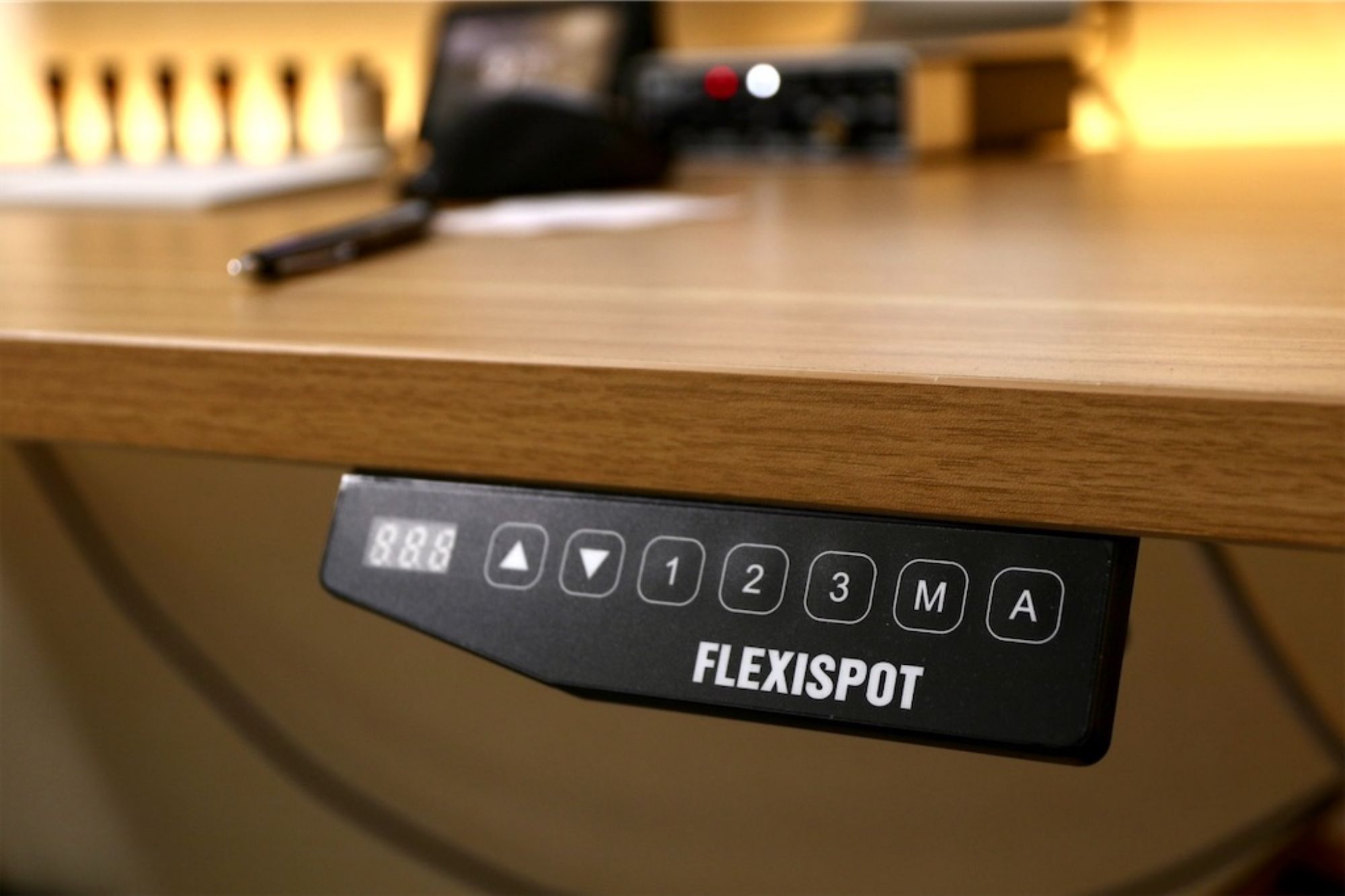 集中力の質が変わる「FlexiSpot E3」レビュー。純正メープル天板と 